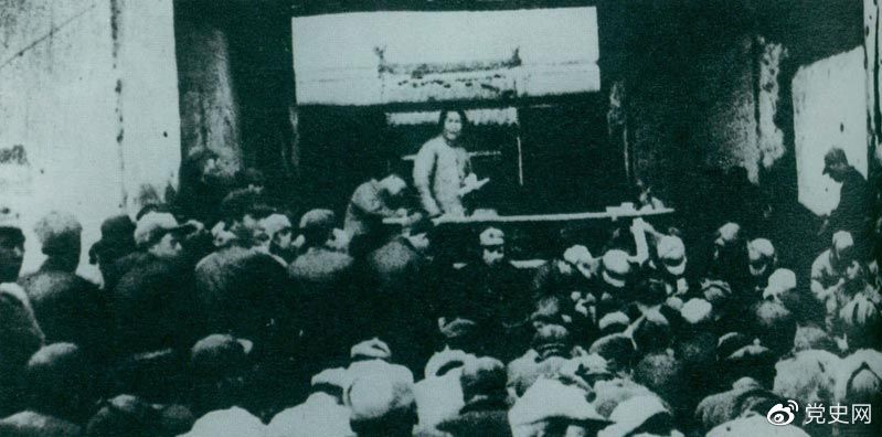 1935年12月27日，毛澤東在陜北瓦窯堡黨的活動(dòng)分子會(huì)議上作《論反對日本帝國主義的策略》報(bào)告。